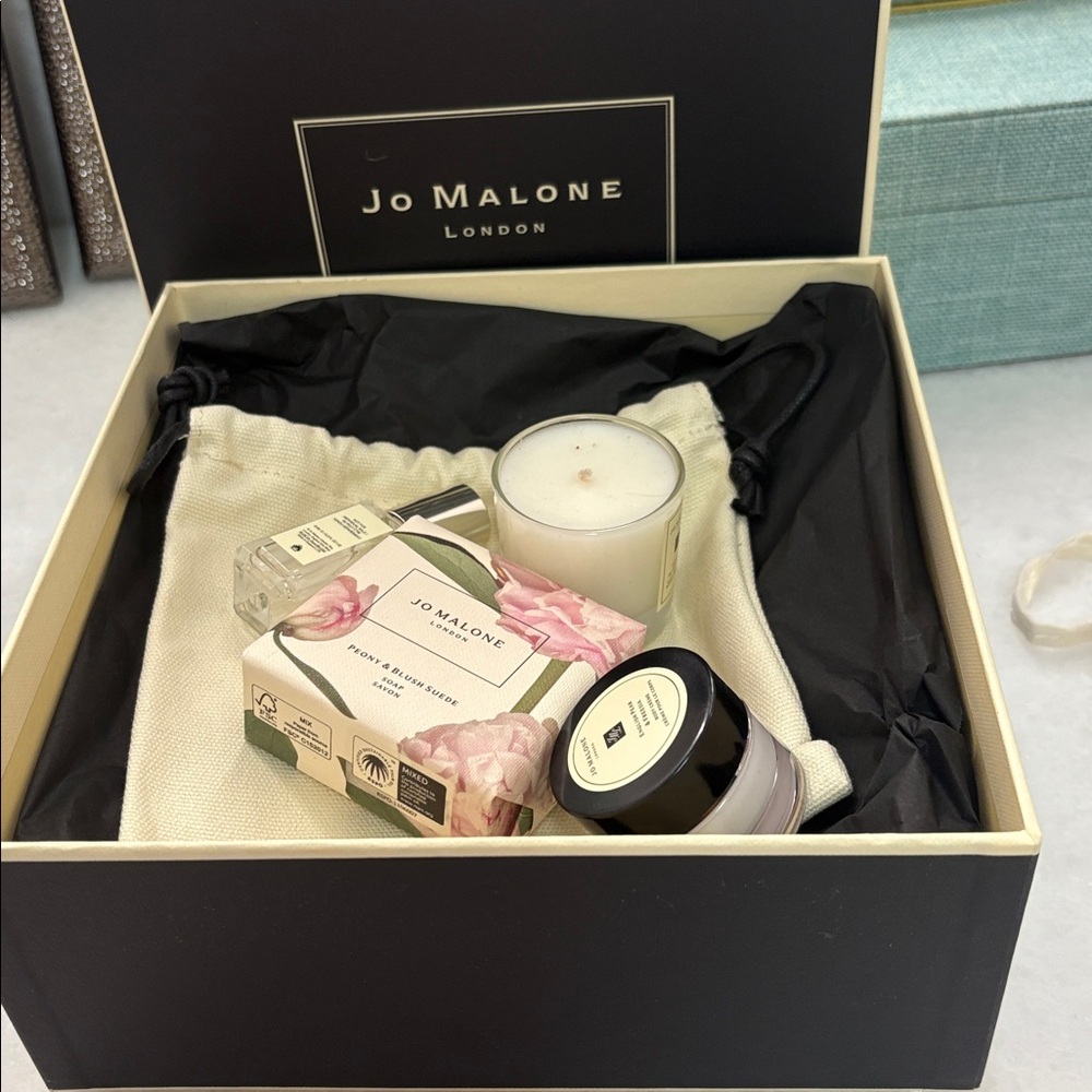Jo Malone London Gift Set with Pink and Cream Accents